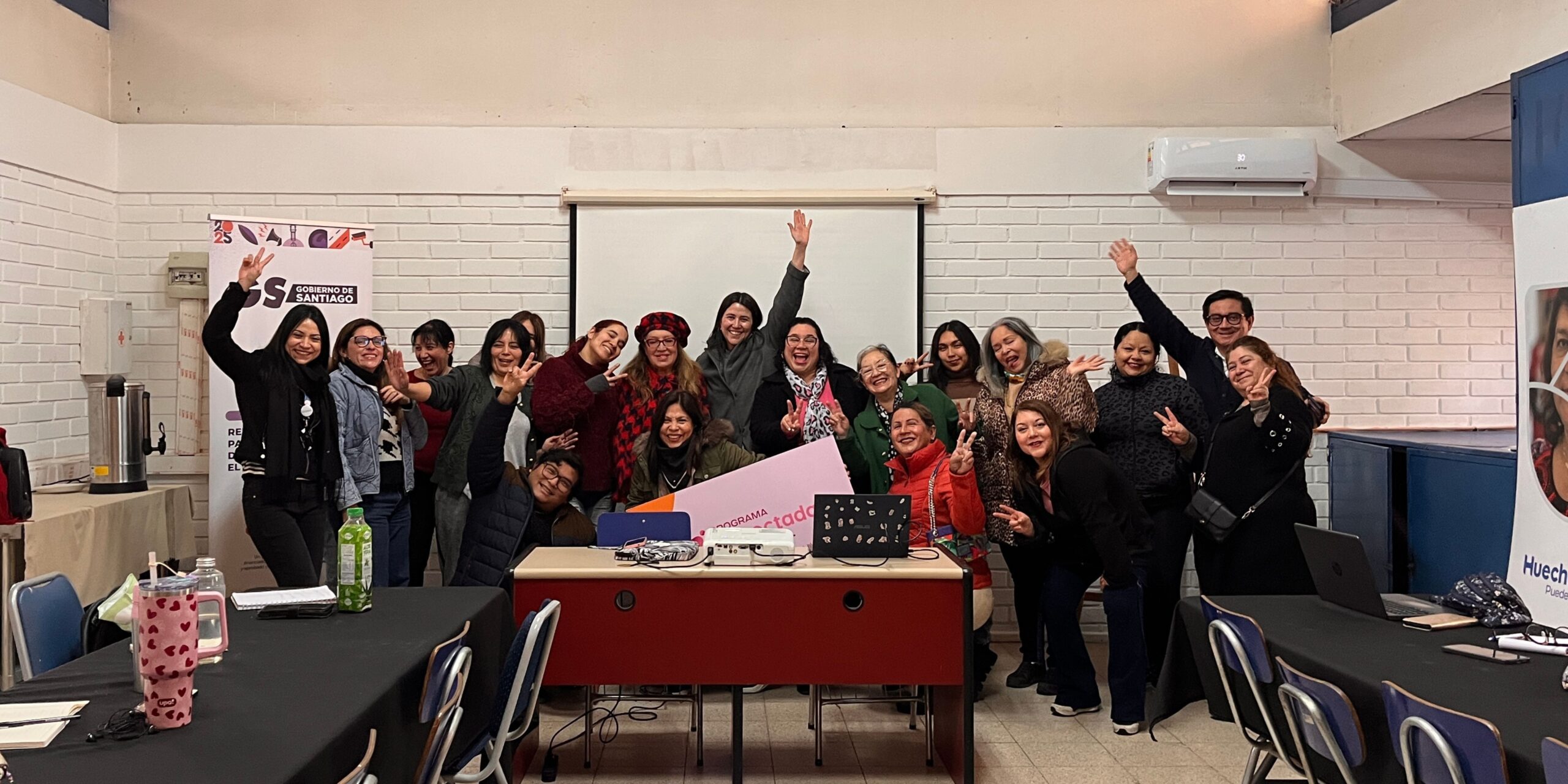 Red Conecta Mujer fortalece habilidades digitales, liderazgo y redes entre mujeres de la Región Metropolitana